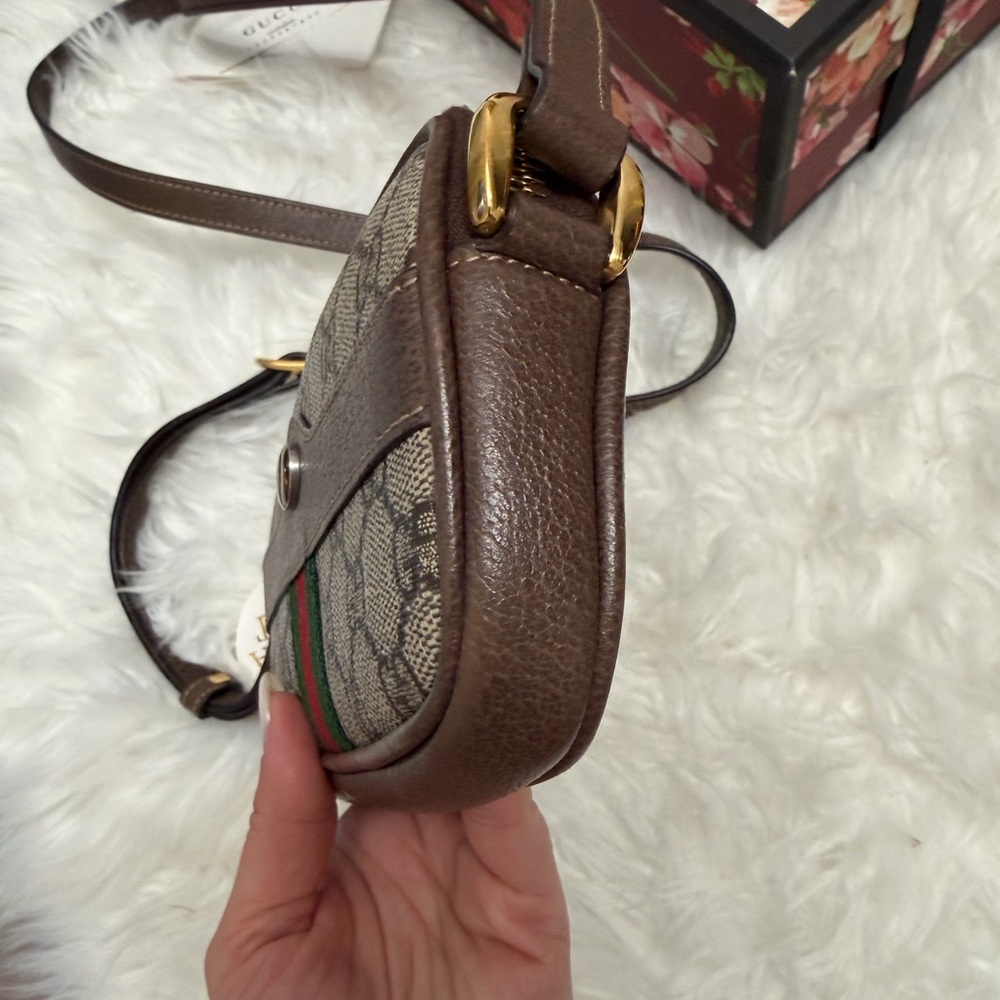 Gucci Brown Crossbody Bag with Signature Pattern - Picture 4 of 15